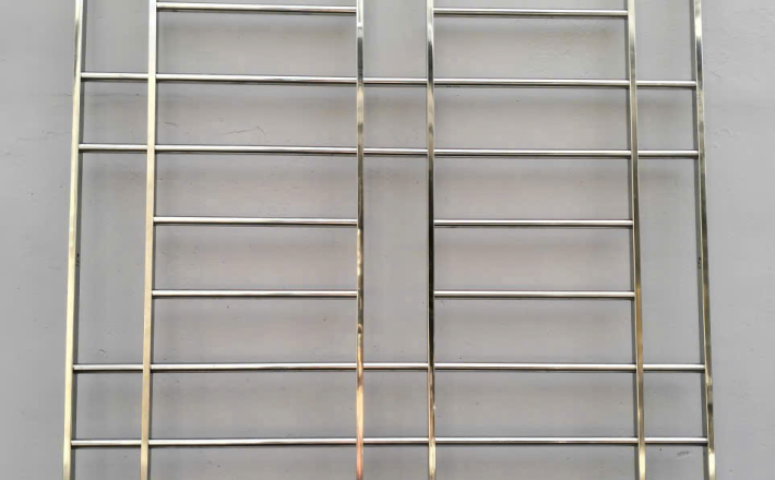 KHUNG BẢO VỆ CỬA SỔ INOX